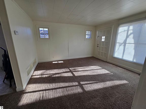 3rd image of 517 E Bennett St