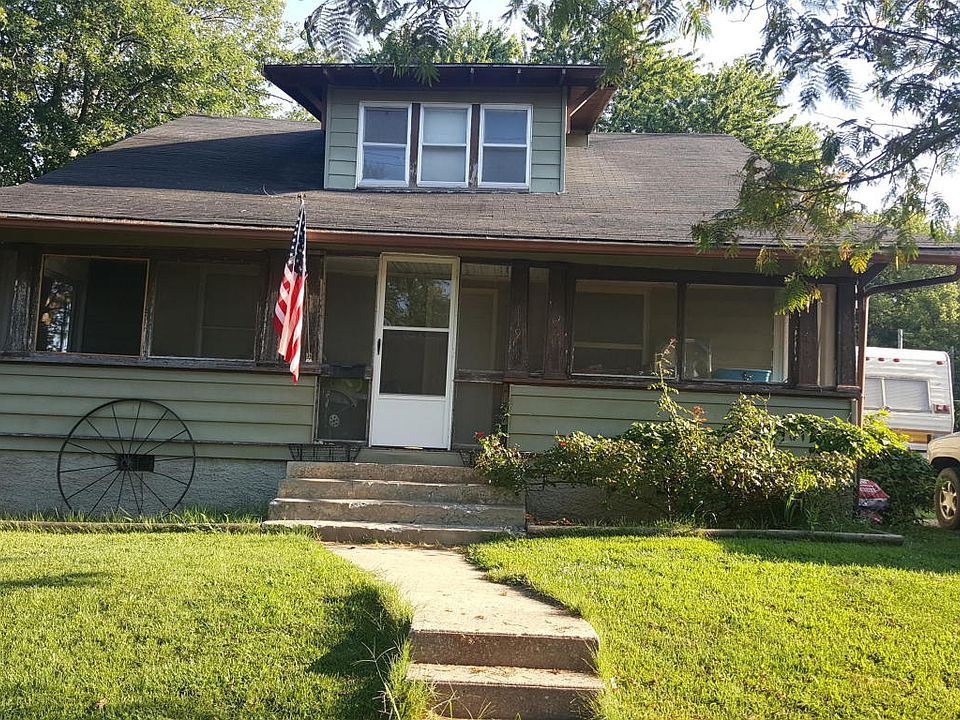 1st image of 119 E Lincoln St