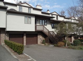 20 Peach Hill Ct, Ramsey, NJ 07446