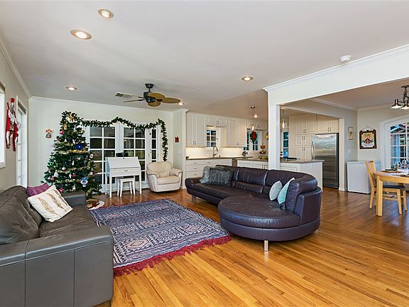 4th image of 1320 Chalcedony St