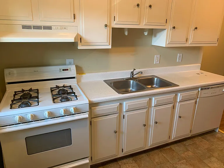 549 Russell Rd #4D — Photo 4