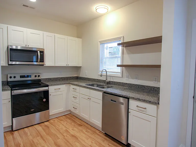 Midway Townhome — Photo 45