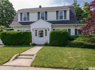 212 Liberty Ave, Westbury, NY 11590