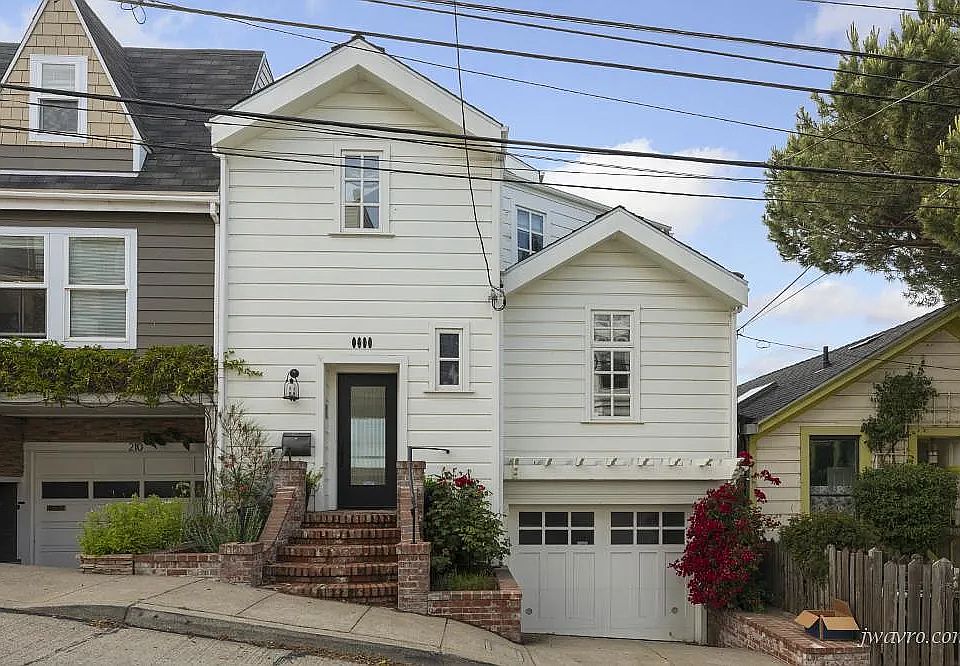 1st image of 208 Montcalm St