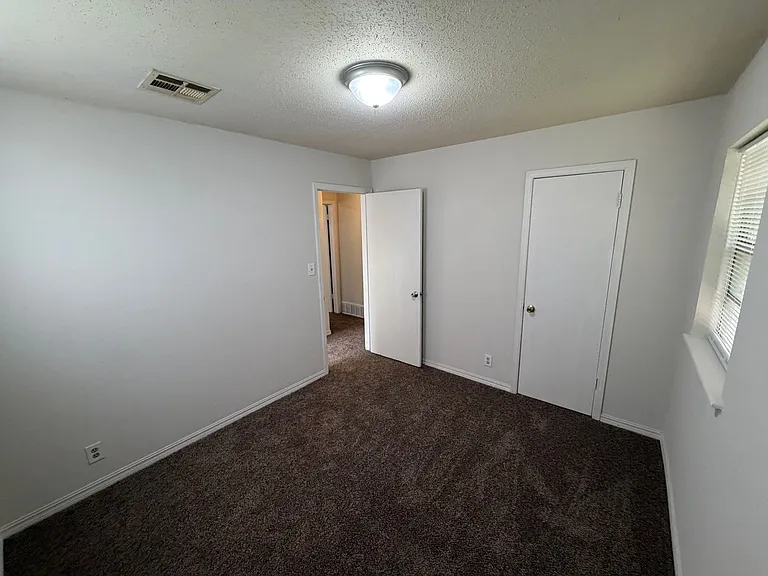 1011 Raleigh Cir — Photo 14