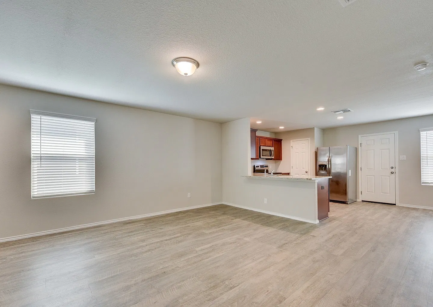 3 bed, 1234 sqft, $1,600 — Photo 2