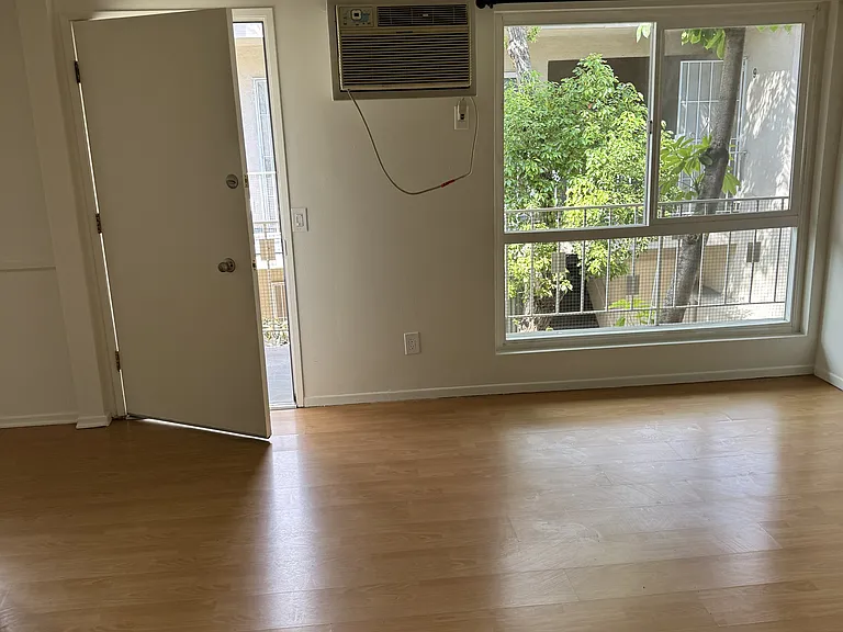 136 S Jackson St #8 — Photo 5