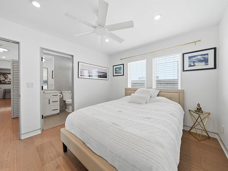 2219 Graham Ave — Photo 34