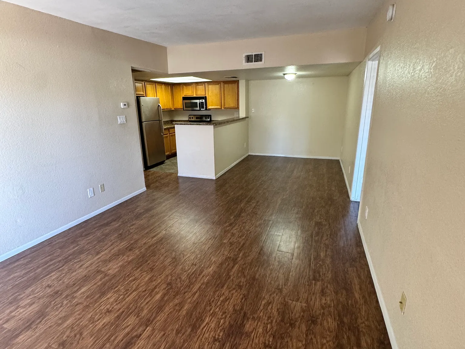 2 bed, 998 sqft, $1,299 — Photo 2