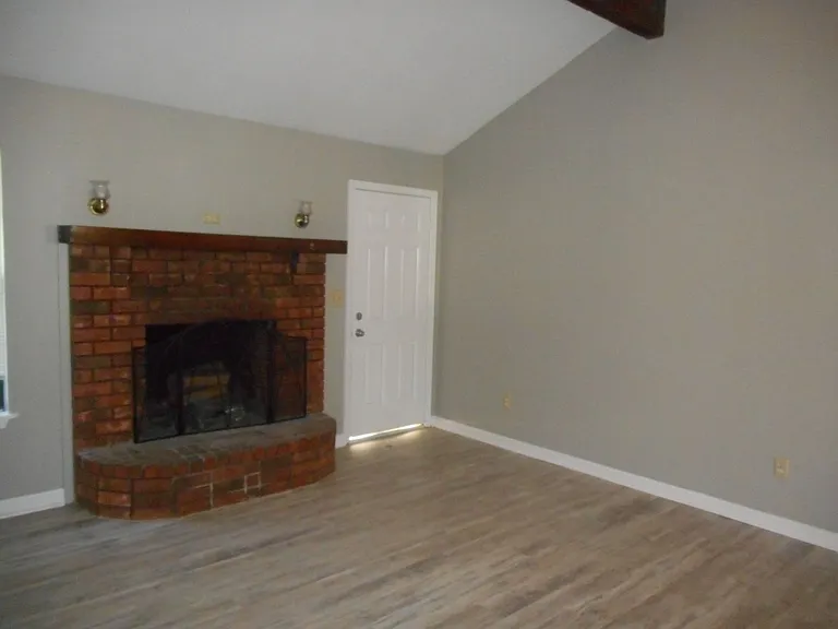 2825 Crosscreek Rd — Photo 7