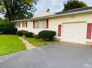 91 Amesbury Rd, Rochester, NY 14623