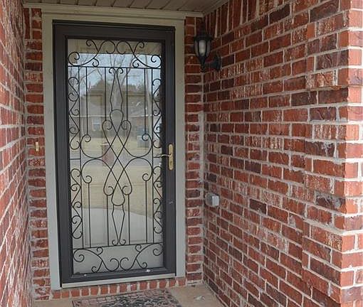 3rd image of 2119 Bradford Cir