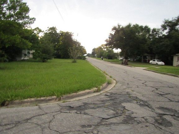4th image of 808 Cohassett Ave