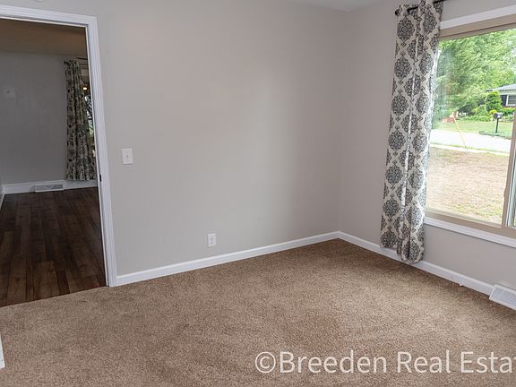4th image of 112 Woodman St