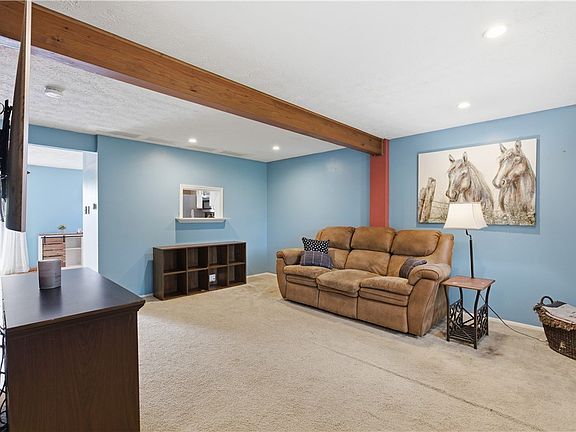 5th image of 202 Olde Orchard Dr Unit 202