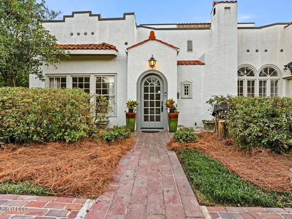 923 Pinehurst Pl, Jackson, MS 39202