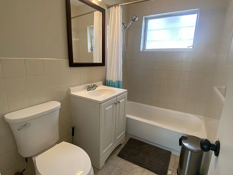 1723 NE 15th Ave — Photo 3