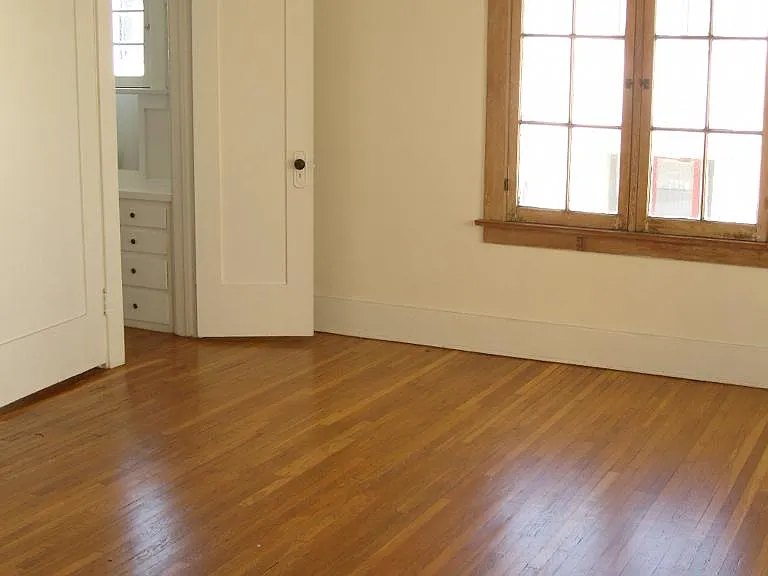 5332 1/2- living room