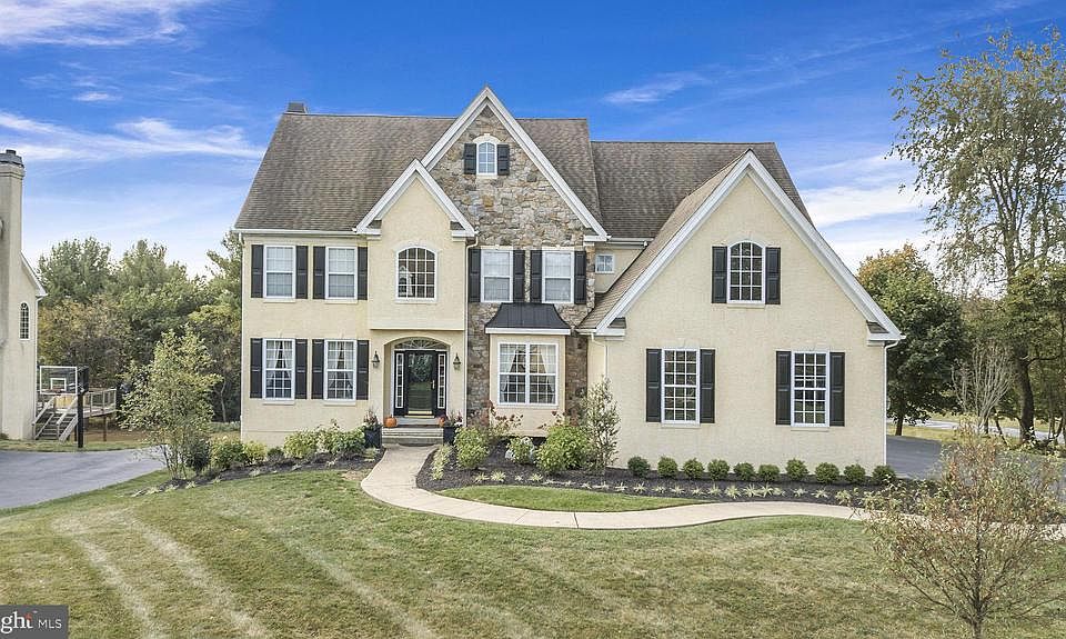 1st image of 100 Blue Spruce Dr