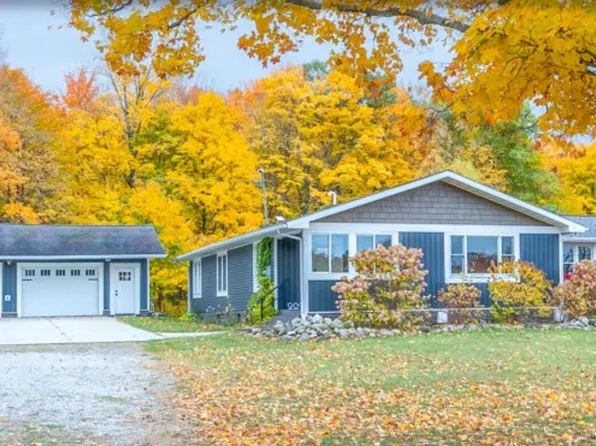9090 E 32nd Rd, Cadillac, MI 49601
