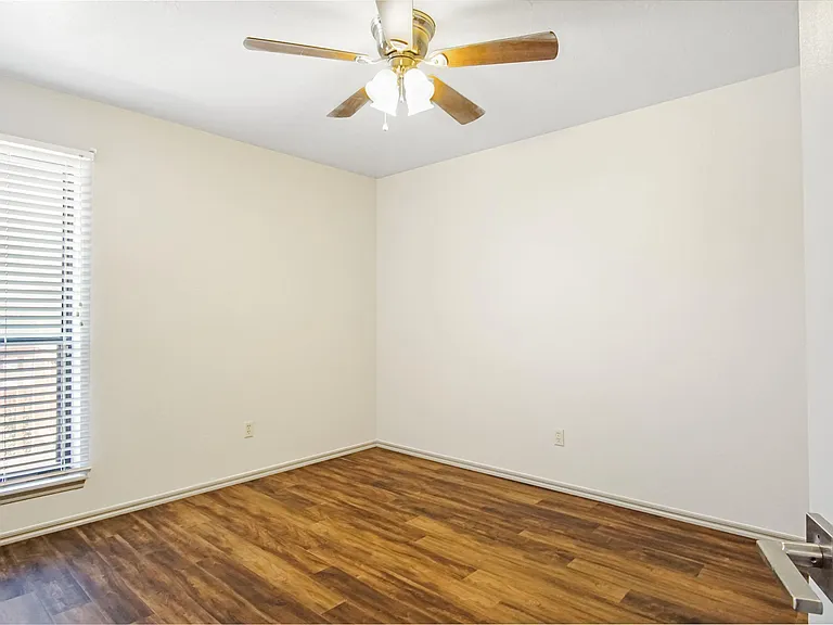 1000 Rambling Oaks Dr #6 — Photo 11