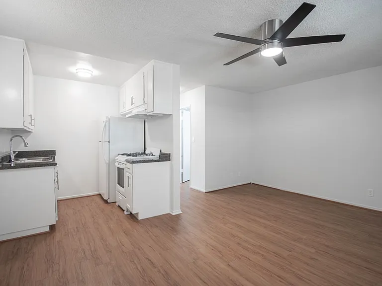 227 Strand St — Photo 12