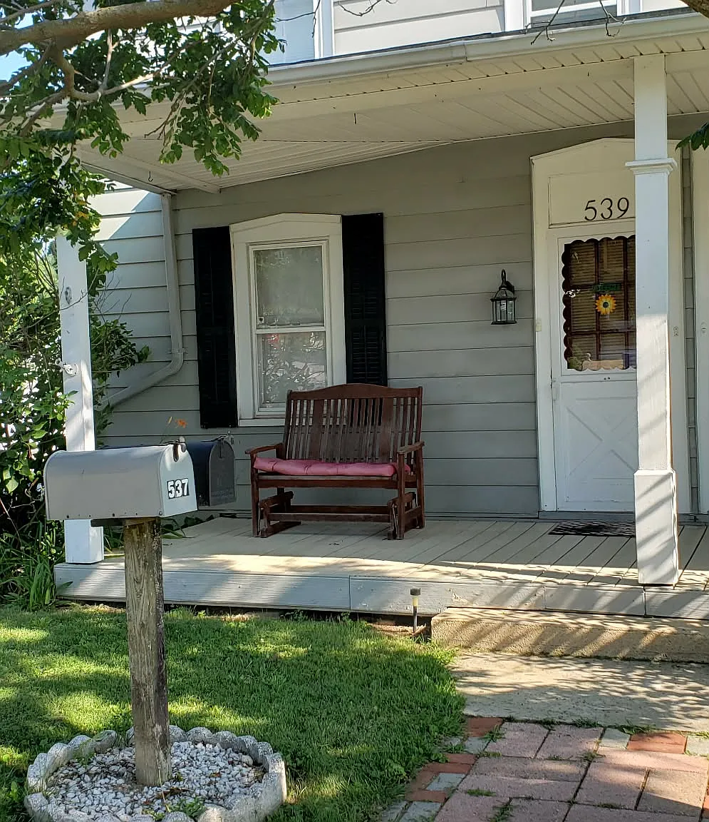 3 bed, 1800 sqft, $2,000 — Photo 1