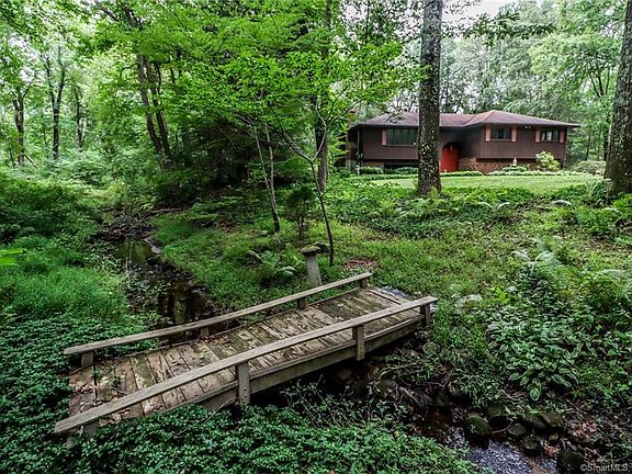 3rd image of 45 Chamberlain Dr