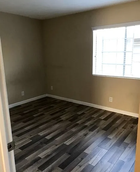 555 E Olive Ave — Photo 17