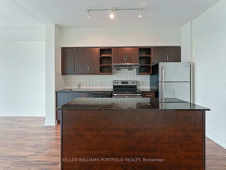 35 Brian Peck Cres #910 — Photo 8
