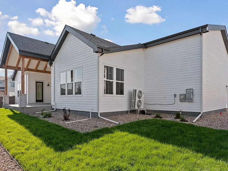 1425 Burt Ave — Photo 44