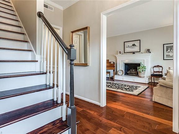 5th image of 39 Fountain Manor Dr Unit D