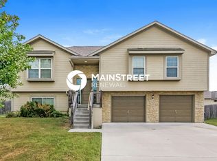 19119 Corbyn Ln, Smithville, MO 64089