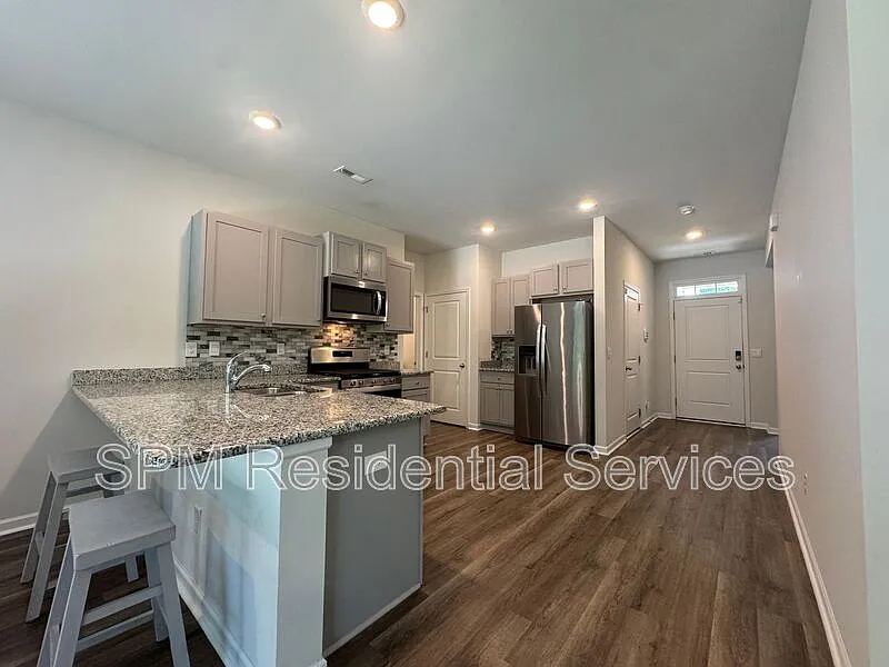 3 bed, 2.0 bath, 1343 sqft, $2,090 — Photo 3