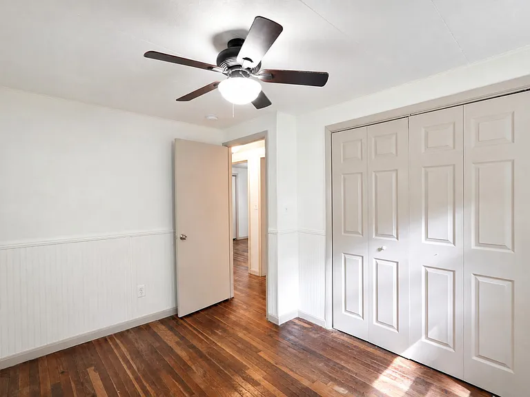 1042 Floral Ct — Photo 27
