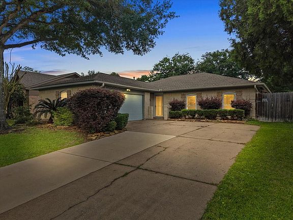 2nd image of 883 Silverpines Rd