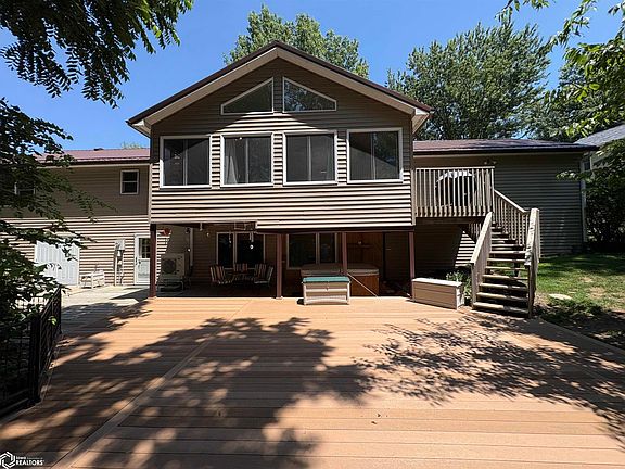 3rd image of 2028 Golfview Cir