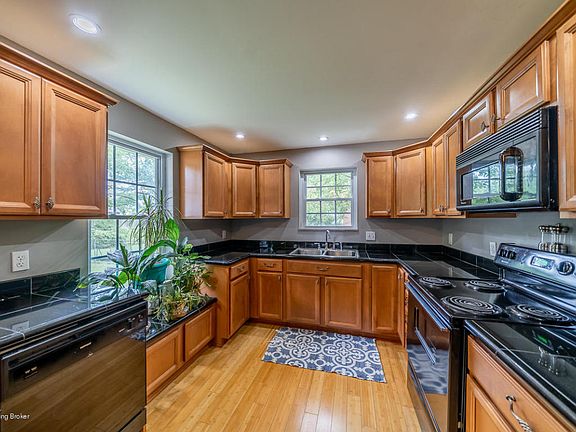 3rd image of 8002 Nancy Ln