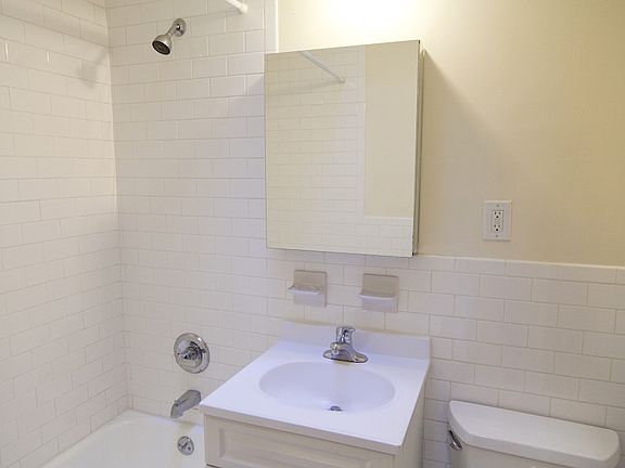 4th image of 71 W 55th St