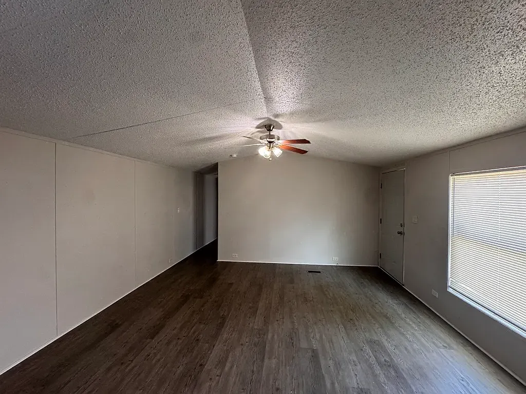 3 bed, 960 sqft, $950 — Photo 3