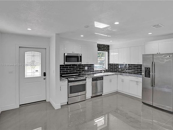 3rd image of 961 NW 200th St #961