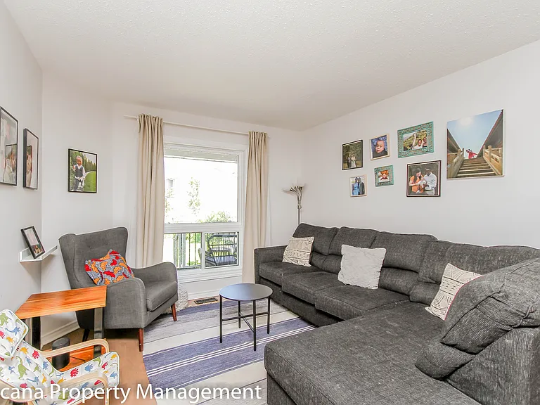 72 Burlington Cres #1 — Photo 5