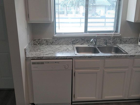 3rd image of 251 SW Dunn Way