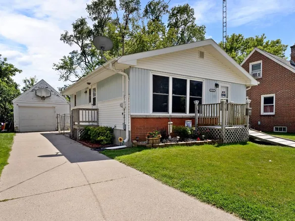 1721 Revere DRIVE, Manitowoc, WI 54220