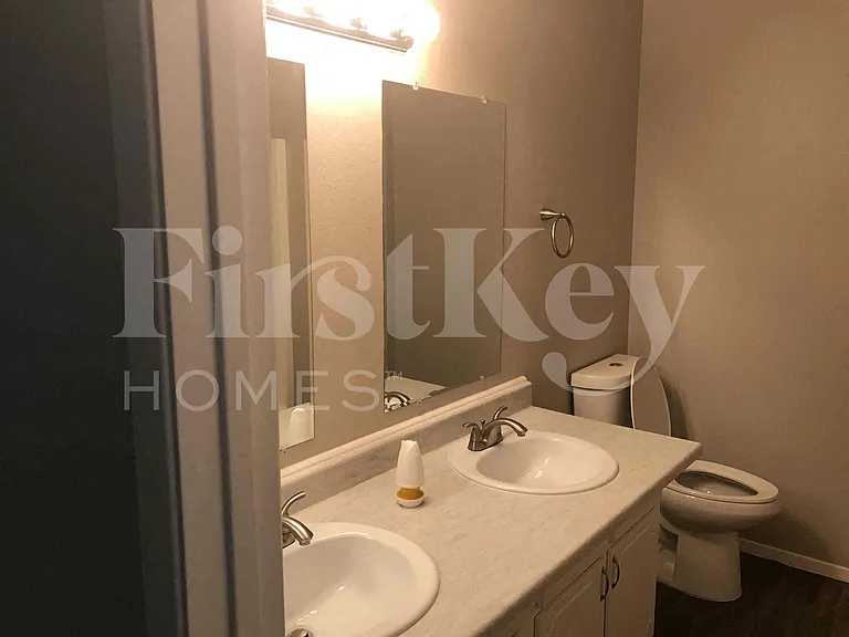4809 W Laurel Ln — Photo 9