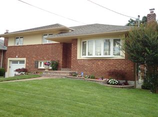 313 Brompton Rd S, Garden City, NY 11530