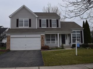 1 Baronet Ct, Lake In The Hills, IL 60156