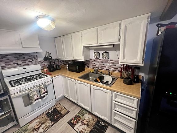 3rd image of 316 N Elmwood Dr