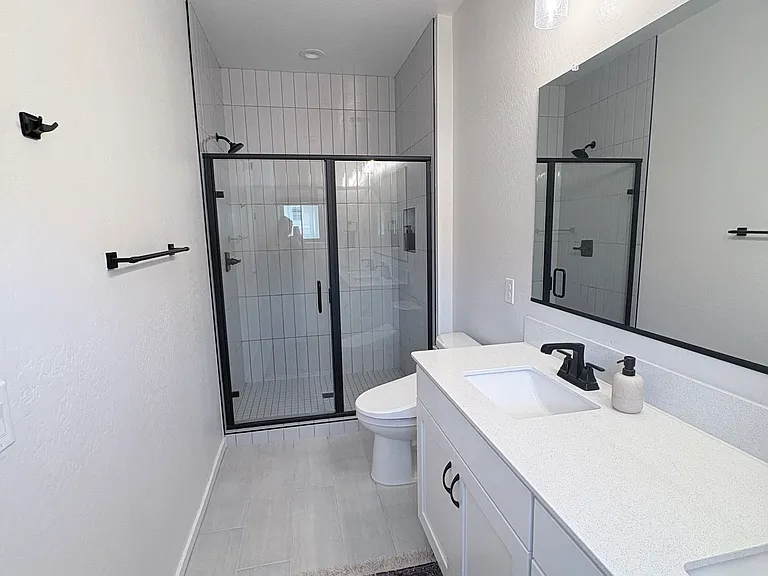 2929 N Evergreen St — Photo 24