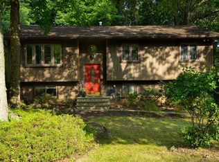 31 Raker Rd, Poughkeepsie, NY 12603